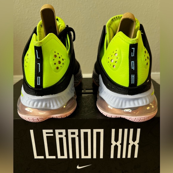 Nike LeBron 19 Low ‘Ghost Green’ - Picture 5 of 10